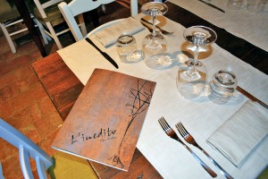 tavola imbandita - Ristorante L'Inedito Vigin Mudest - Alba (CN)